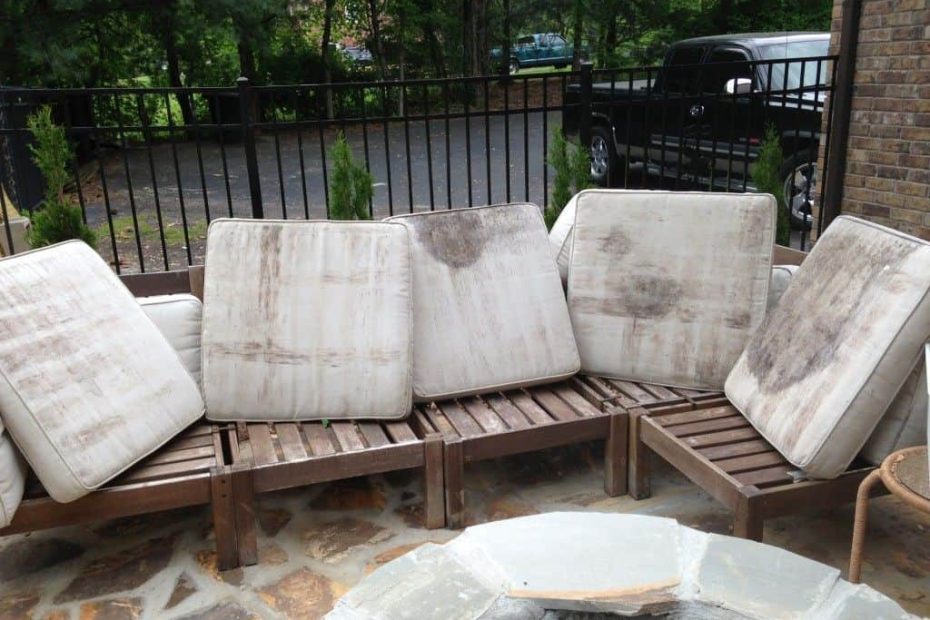 Manganese dust accumulation on outdoor furniture