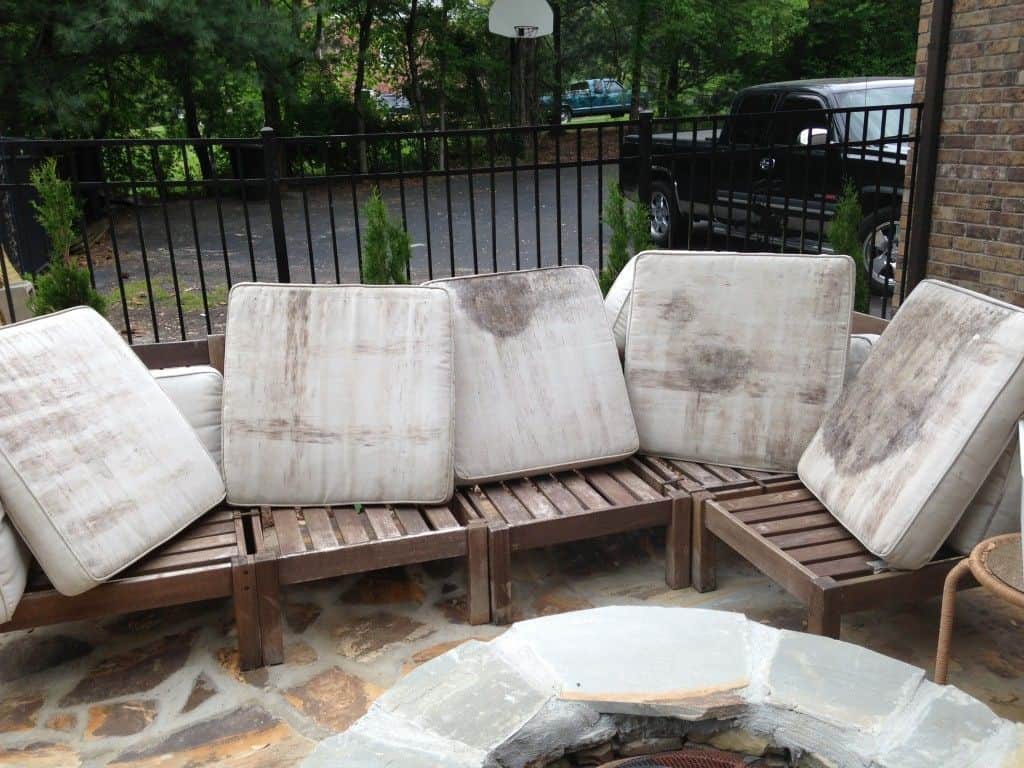 Manganese dust accumulation on outdoor furniture